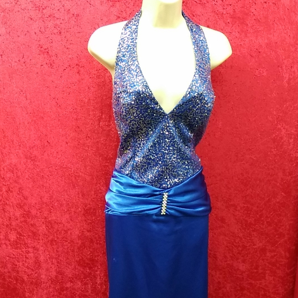 Dresses - Picture 4 of 4